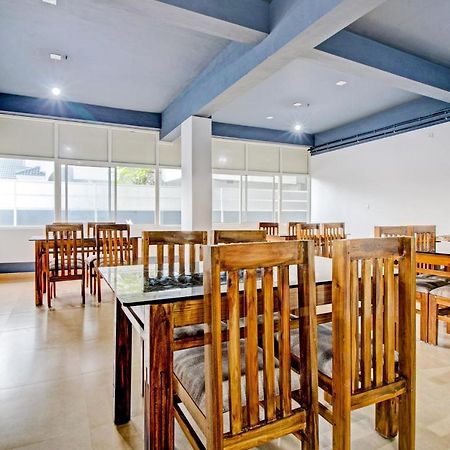 Collection O Aramam Executive Inn Kochi Exterior photo